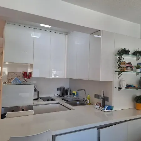 Oceanside Living - Modern 1 Bedroom *