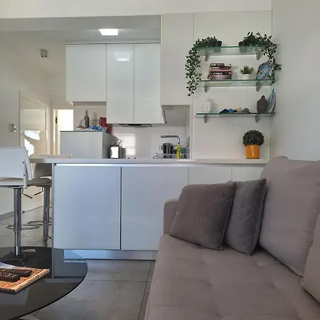 Oceanside Living - Modern 1 Bedroom Lemesos