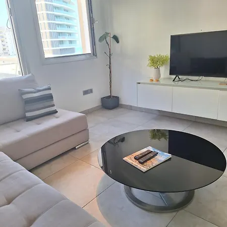 Oceanside Living - Modern 1 Bedroom *