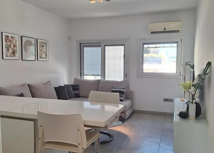 Oceanside Living - Modern 1 Bedroom アパート リマソール